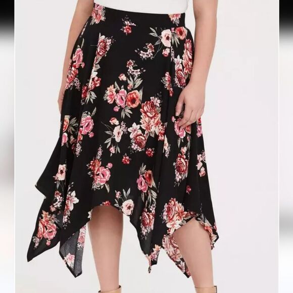 Torrid black red floral grunge handkerchief hem pull on plus size skirt 2x - Picture 1 of 8